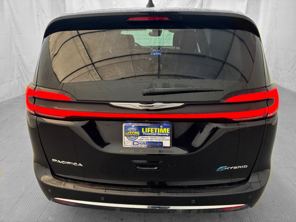Used 2024 Chrysler Pacifica Limited FWD image 6