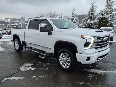 Used 2024 Chevrolet Silverado 2500 High Country w/ High Country Premium Package image 3