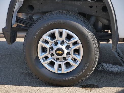 Used 2025 Chevrolet Silverado 2500 LT w/ Convenience Package AWD/4WD image 12