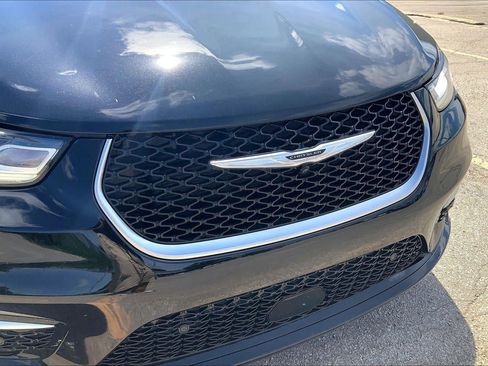 Used 2024 Chrysler Pacifica Pinnacle FWD image 30