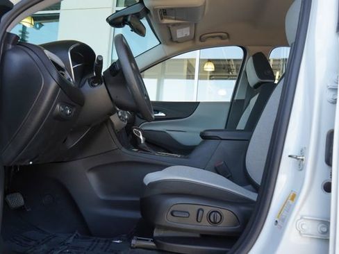 Used 2022 Chevrolet Equinox LS w/ LS Convenience Package FWD image 23