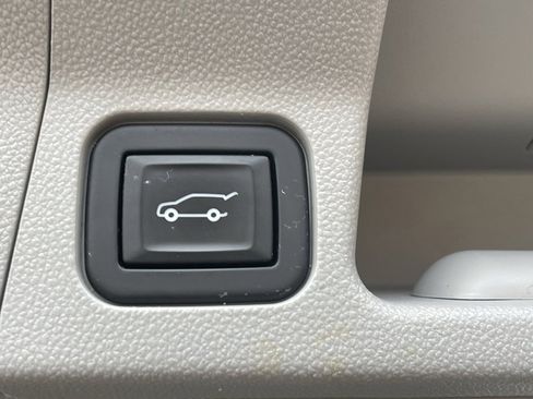 Used 2021 GMC Acadia SLE w/ Driver Convenience Package image 23