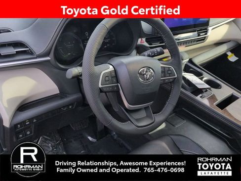 Used 2026 Toyota Sienna Limited FWD image 13