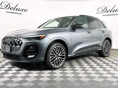 Used 2025 Audi SQ5 Premium Plus w/ Premium Plus Package image 3