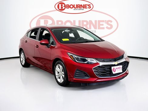 Used 2019 Chevrolet Cruze LT w/ Convenience Package image 1