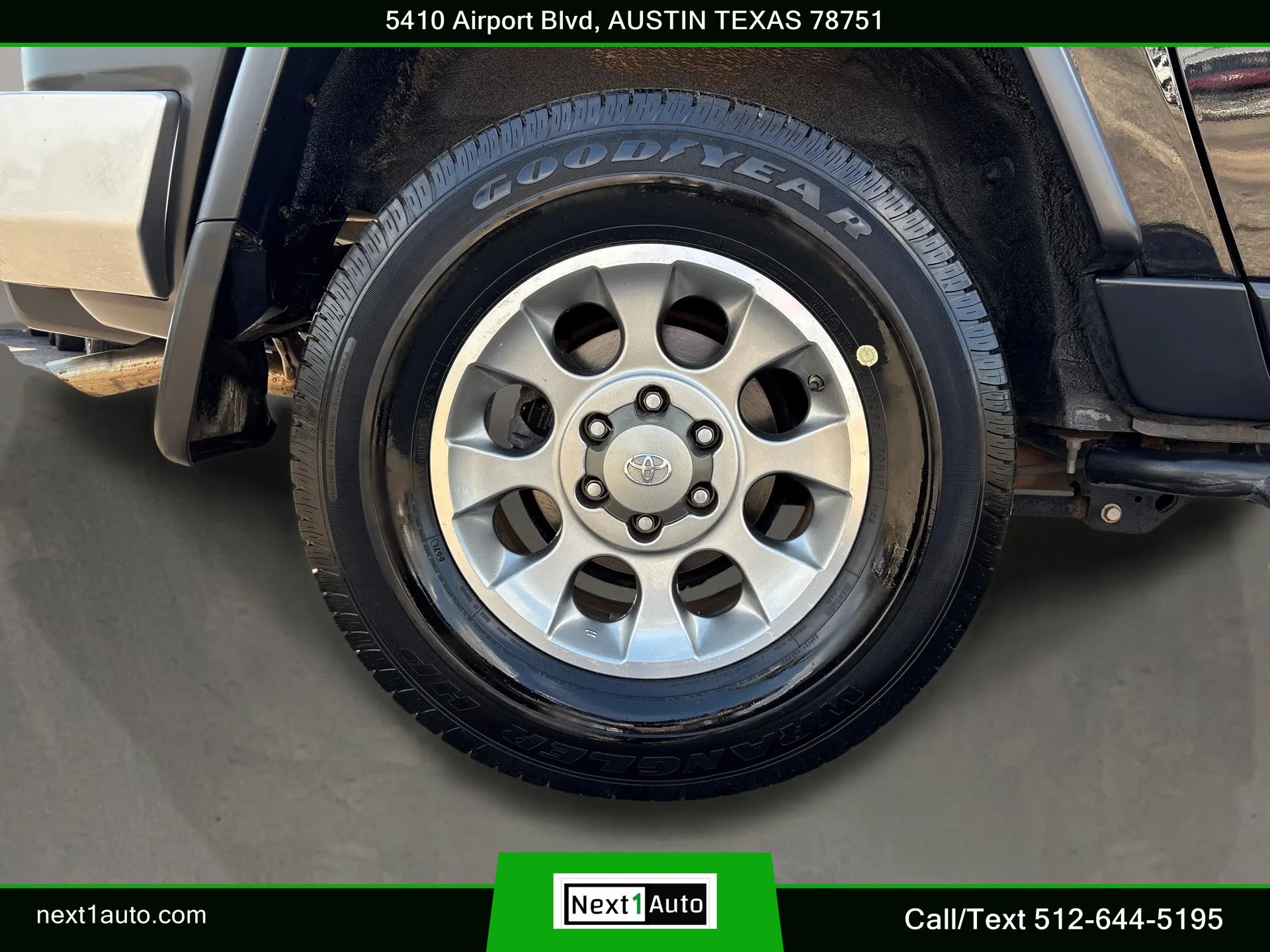 Used 2011 Toyota FJ Cruiser 2WD w/ Upgrade Pkg image 38
