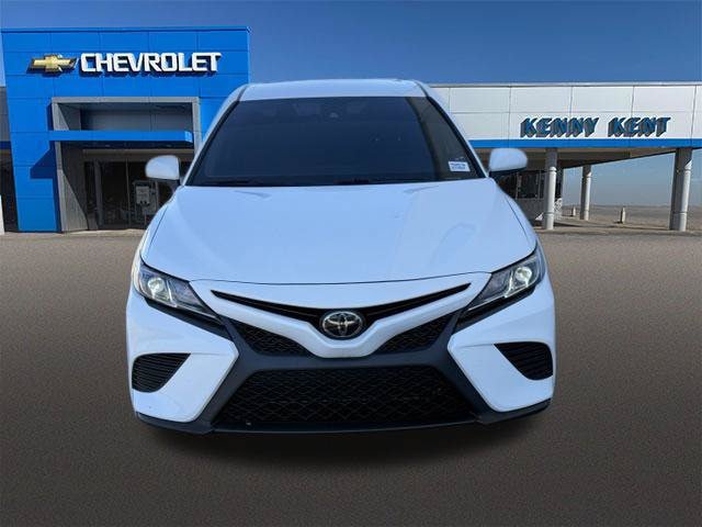 Used 2020 Toyota Camry SE w/ Blackout Package FWD image 7
