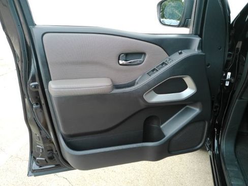 Used 2022 Nissan Frontier SV RWD image 12