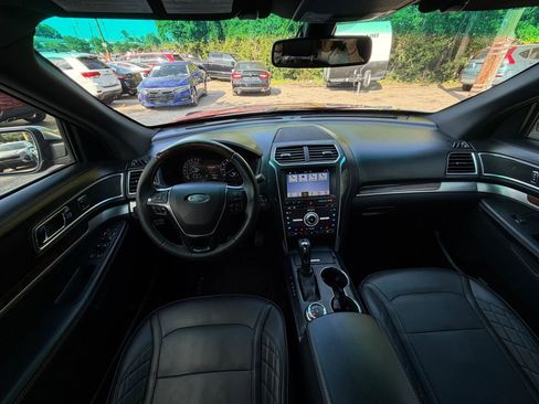 Used 2018 Ford Explorer Platinum AWD/4WD image 15