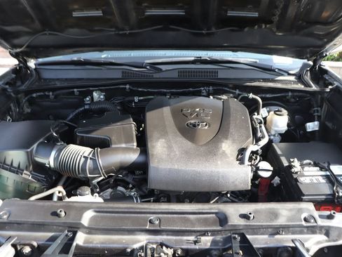 Used 2020 Toyota Tacoma TRD Sport AWD/4WD image 13