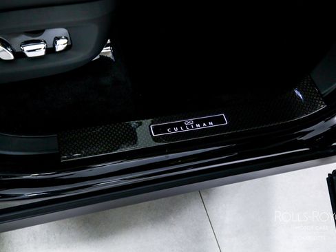 Certified 2024 Rolls-Royce Cullinan Black Badge w/ Dark Exterior Package image 37