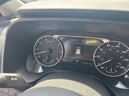 Used 2024 Nissan Rogue SV FWD image 8
