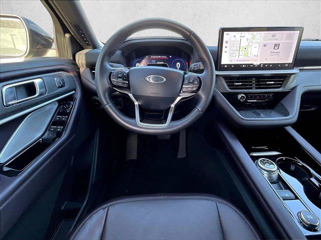 Used 2025 Ford Explorer Platinum RWD image 5