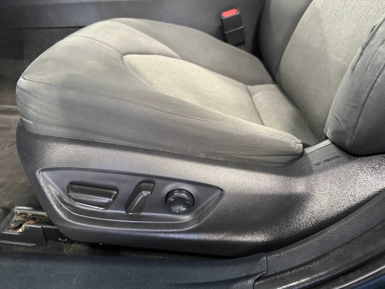 Used 2020 Toyota Camry LE FWD image 17
