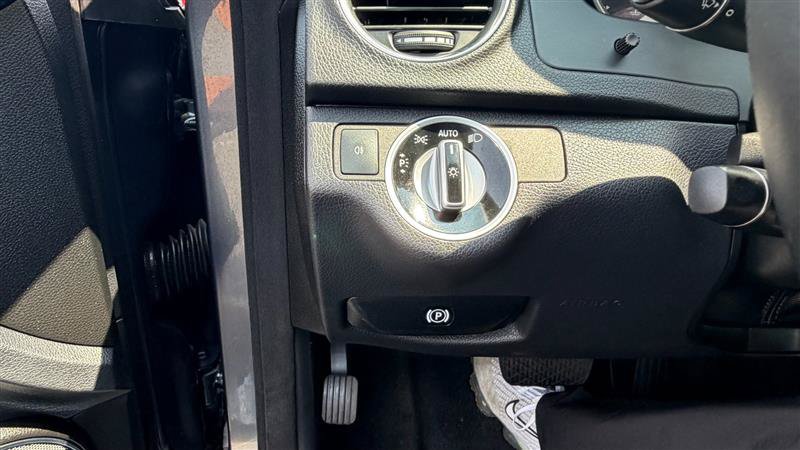 Used 2013 Mercedes-Benz C 300 Luxury 4MATIC Sedan image 30