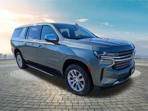 Used 2023 Chevrolet Suburban Premier image 2