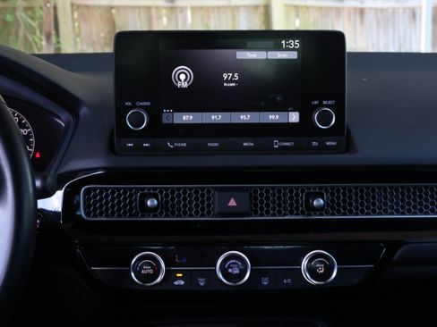 Used 2023 Honda Civic Sport image 10