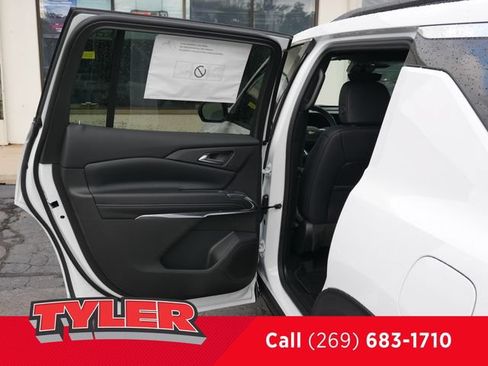 New 2026 Chevrolet Traverse LT w/ Driver Confidence Package AWD/4WD image 19