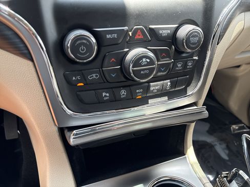 Certified 2021 Jeep Grand Cherokee Laredo AWD/4WD image 28