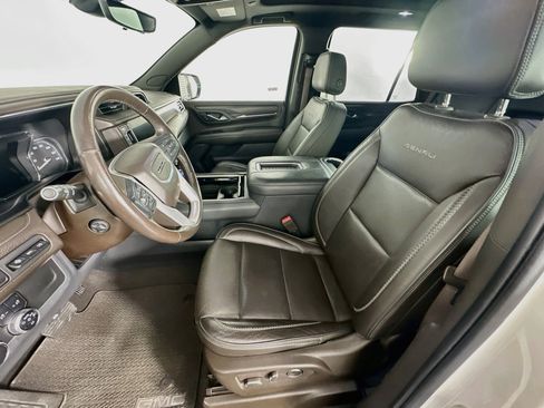 Used 2021 GMC Yukon Denali w/ Denali Premium Package AWD/4WD image 13