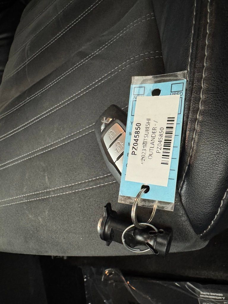 Used 2023 Mitsubishi Outlander SE AWD/4WD image 33