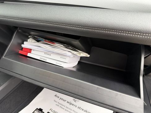 Used 2025 Toyota Sienna LE image 41