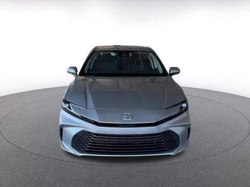 Used 2025 Toyota Camry LE image 5