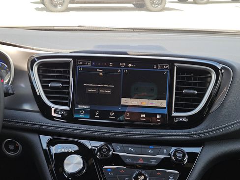 New 2026 Chrysler Pacifica Select image 16