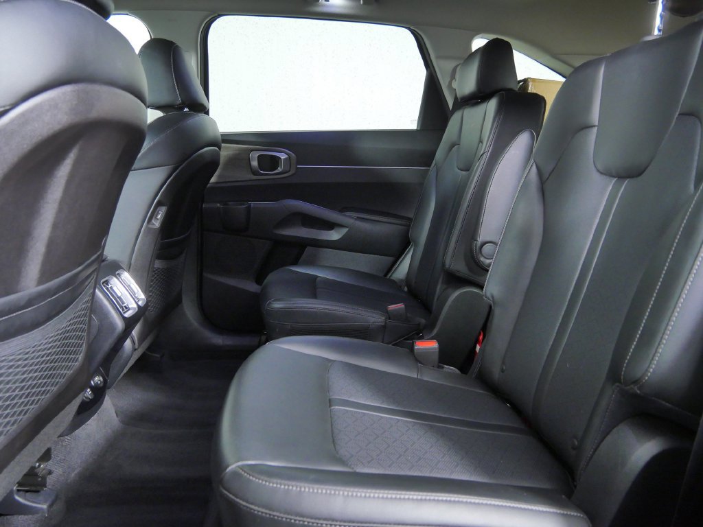 Used 2021 Kia Sorento EX w/ EX AWD X-Line Package image 18