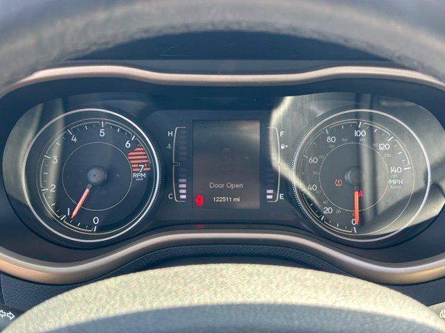 Used 2016 Jeep Cherokee Latitude AWD/4WD image 21