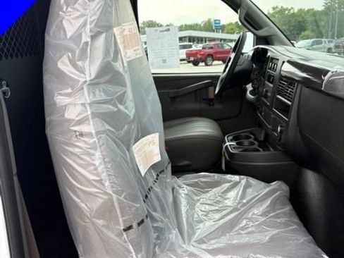 New 2026 Chevrolet Express 2500 w/ Driver Convenience Package RWD image 30