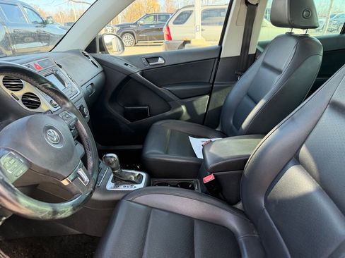 Used 2011 Volkswagen Tiguan S image 7