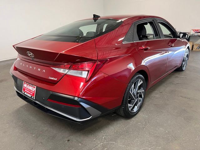 Used 2024 Hyundai Elantra Limited FWD image 3