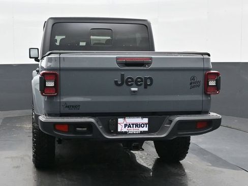 Used 2024 Jeep Gladiator Sport AWD/4WD image 3