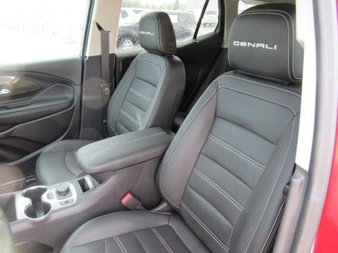 Used 2024 GMC Terrain Denali w/ Denali Premium Package AWD/4WD image 17