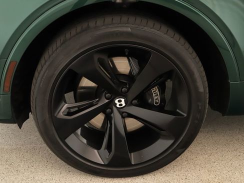 Used 2023 Bentley Bentayga Extended Wheelbase AWD/4WD image 39