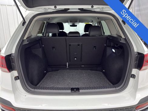 Used 2024 Volkswagen Taos SE image 8