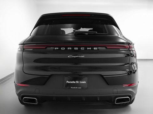 Certified 2025 Porsche Cayenne image 11
