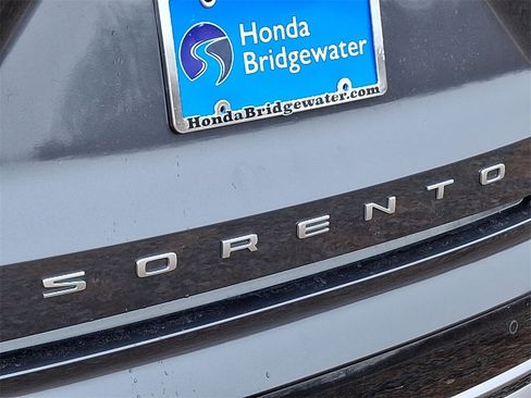 Used 2022 Kia Sorento EX image 32