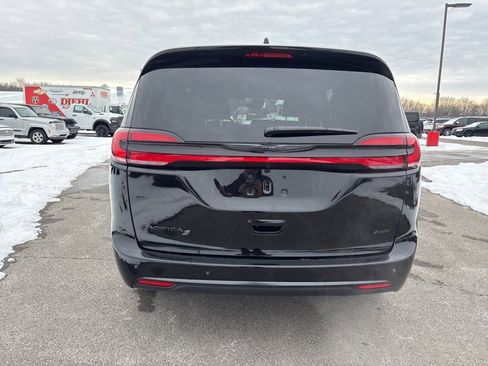 New 2026 Chrysler Pacifica Select w/ S Appearance Package image 4