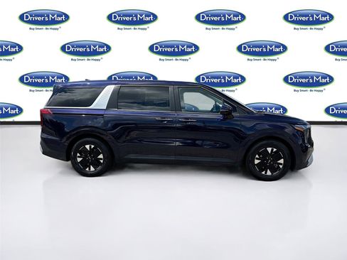 Used 2025 Kia Carnival FWD image 8