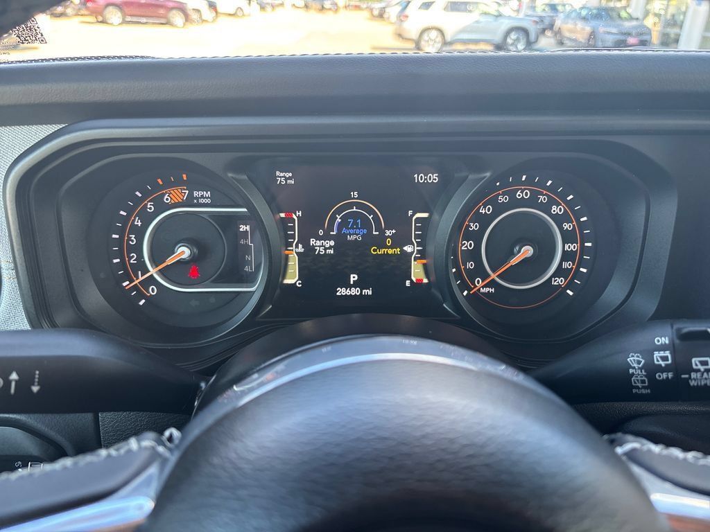 Used 2025 Jeep Wrangler Unlimited Sahara AWD/4WD image 15