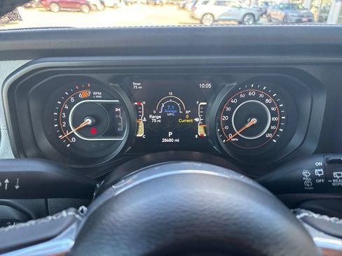 Used 2025 Jeep Wrangler Unlimited Sahara AWD/4WD image 15