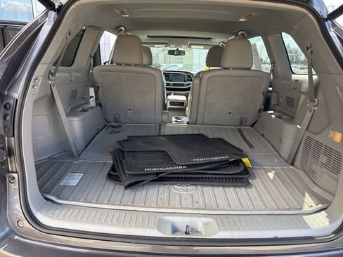 Used 2015 Toyota Highlander XLE image 30