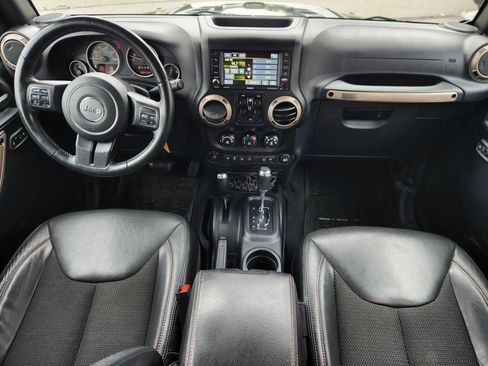 Used 2016 Jeep Wrangler Unlimited Sahara image 2