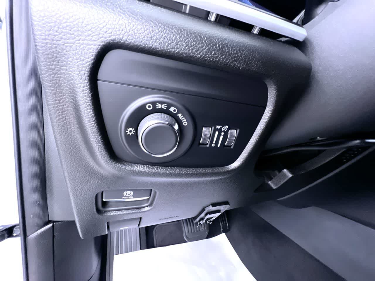 Used 2024 Jeep Grand Cherokee Altitude AWD/4WD image 16