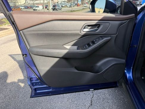 Used 2023 Nissan Rogue SV w/ SV Premium B Package image 16