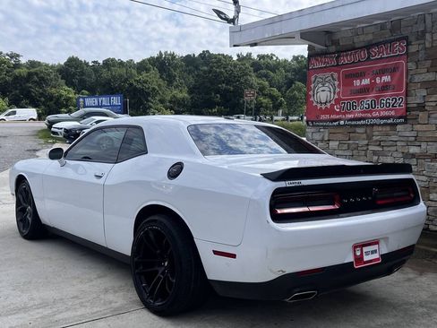 Used 2019 Dodge Challenger SXT w/ Blacktop Package RWD image 4