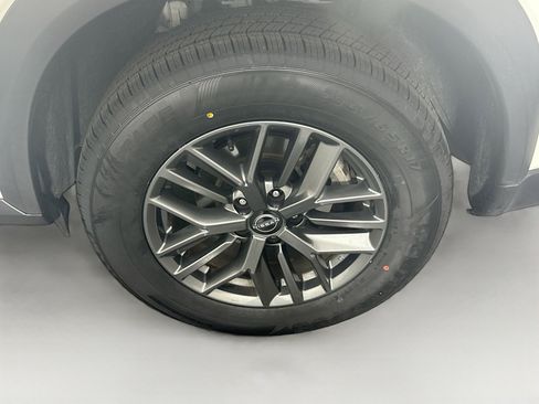 Used 2024 Nissan Rogue S FWD image 11