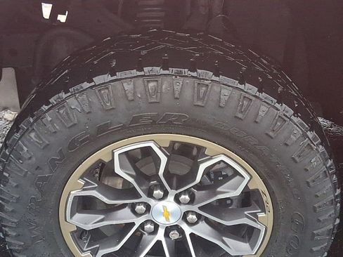 Used 2021 Chevrolet Colorado ZR2 image 13